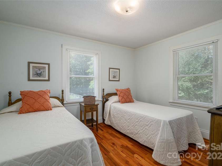 701 State Street, Lincolnton, NC 28092.  MLS# CAR4295048, YatesRealty ID 35344. 