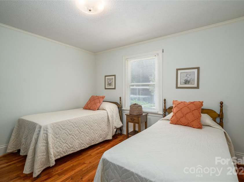 701 State Street, Lincolnton, NC 28092.  MLS# CAR4295048, YatesRealty ID 35344. 