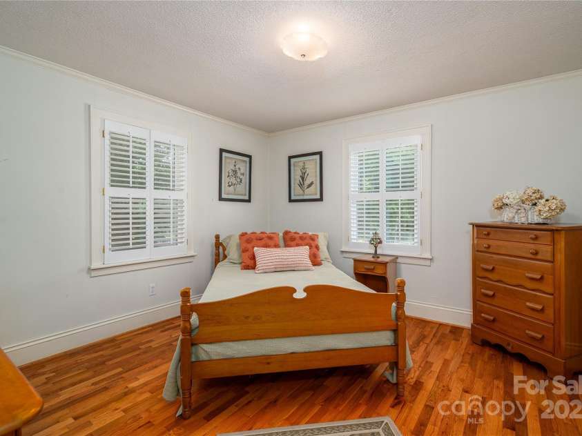 701 State Street, Lincolnton, NC 28092.  MLS# CAR4295048, YatesRealty ID 35344. 