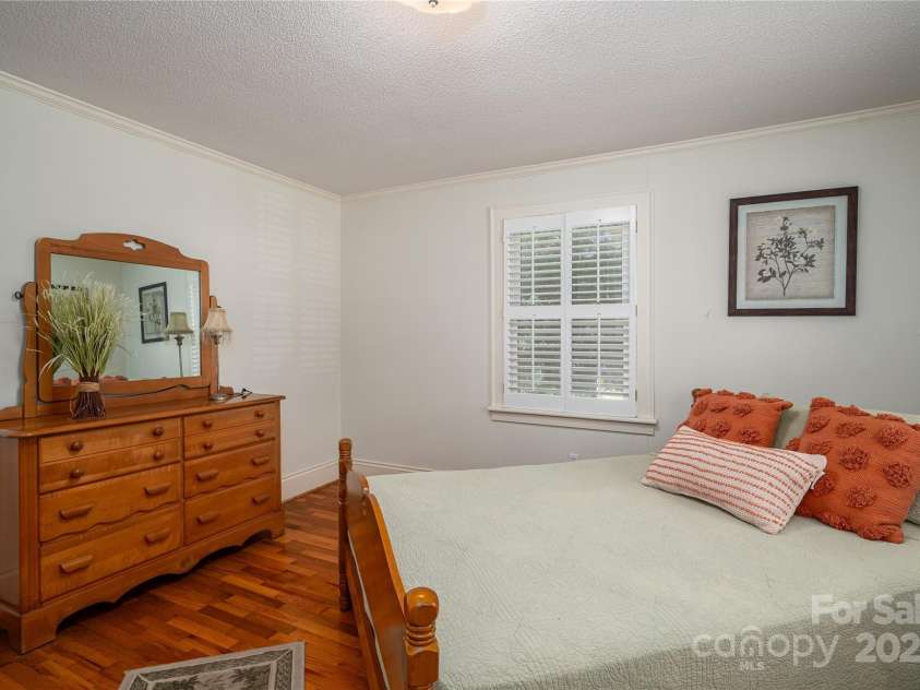 701 State Street, Lincolnton, NC 28092.  MLS# CAR4295048, YatesRealty ID 35344. 