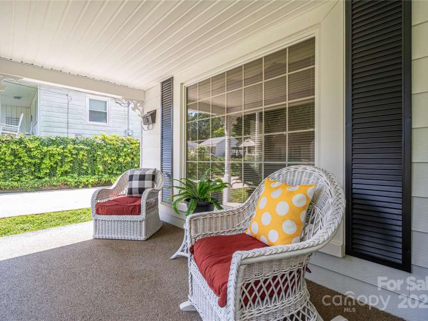 701 State Street, Lincolnton, NC 28092.  MLS# CAR4295048, YatesRealty ID 35344. 