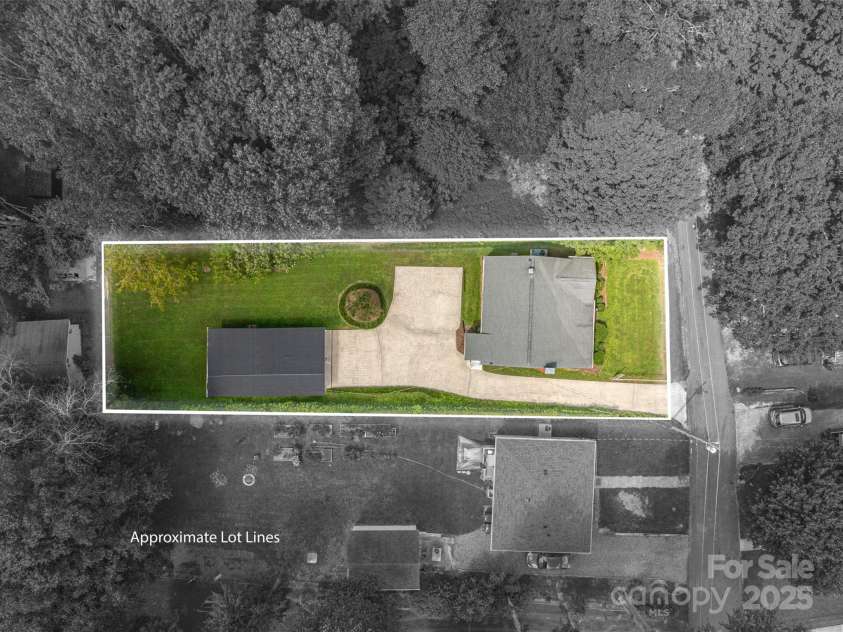 701 State Street, Lincolnton, NC 28092.  MLS# CAR4295048, YatesRealty ID 35344. 