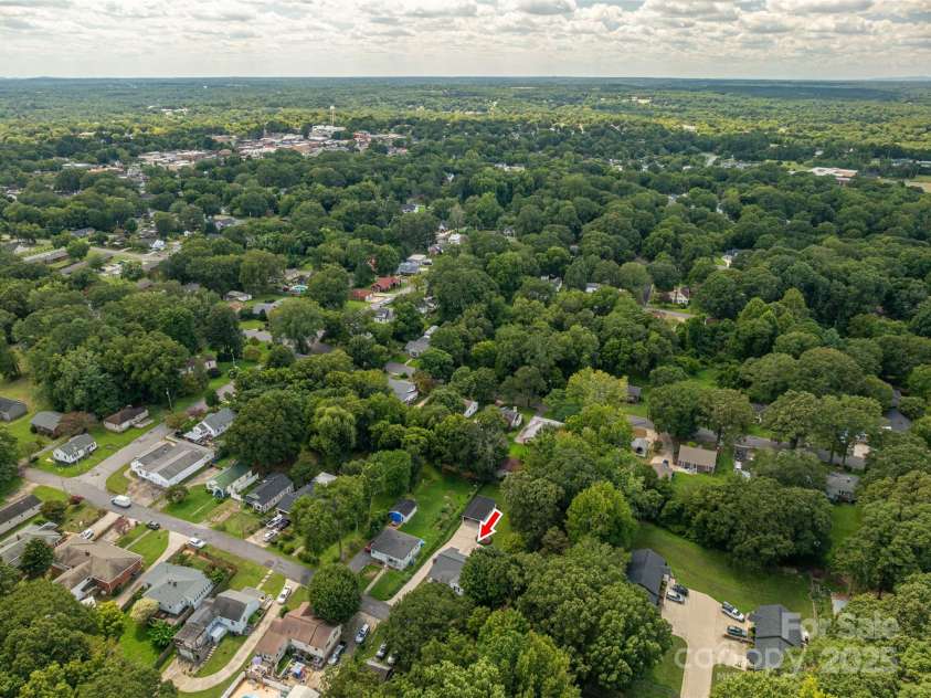 701 State Street, Lincolnton, NC 28092.  MLS# CAR4295048, YatesRealty ID 35344. 