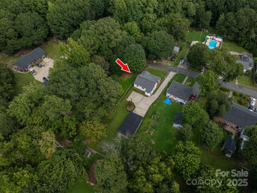 701 State Street, Lincolnton, NC 28092.  MLS# CAR4295048, YatesRealty ID 35344. 