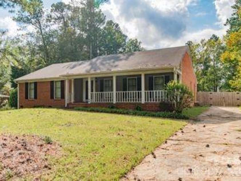 7115 Powder Mill Place, Charlotte, NC 28277.  MLS# CAR4398754, YatesRealty ID 35344. 