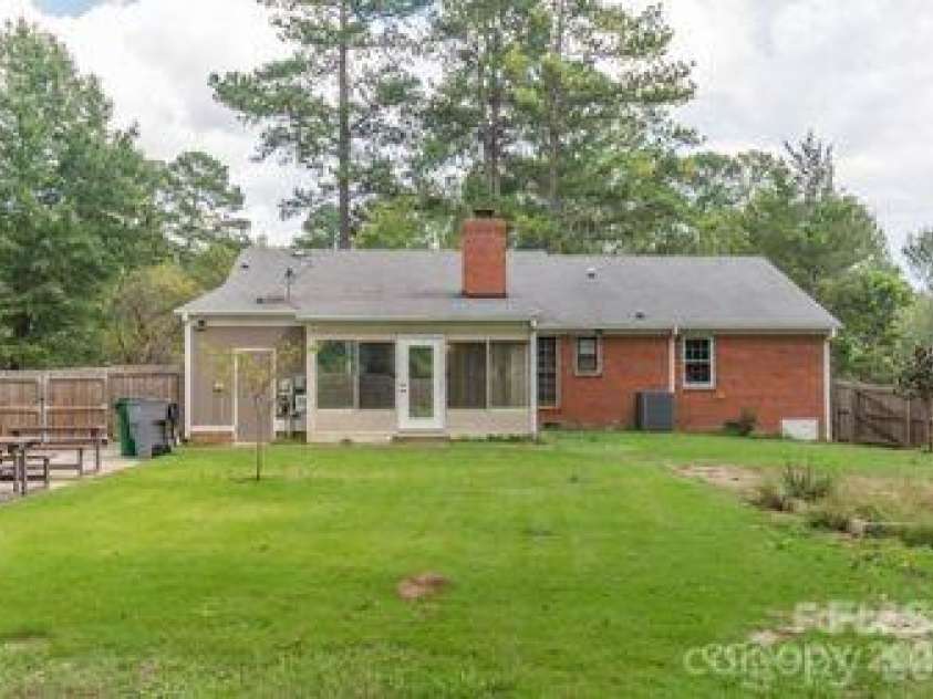 7115 Powder Mill Place, Charlotte, NC 28277.  MLS# CAR4398754, YatesRealty ID 35344. 