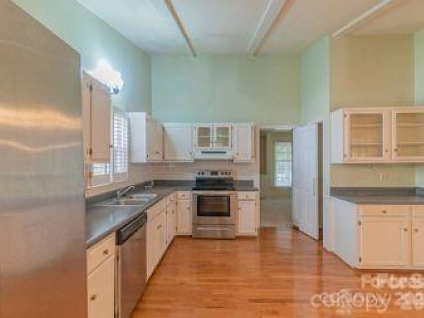 7115 Powder Mill Place, Charlotte, NC 28277.  MLS# CAR4398754, YatesRealty ID 35344. 