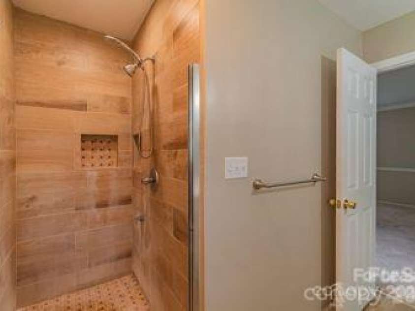 7115 Powder Mill Place, Charlotte, NC 28277.  MLS# CAR4398754, YatesRealty ID 35344. 