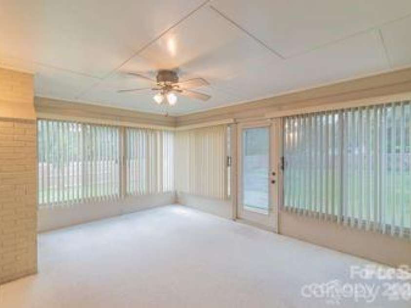 7115 Powder Mill Place, Charlotte, NC 28277.  MLS# CAR4398754, YatesRealty ID 35344. 