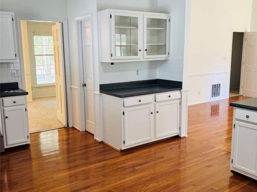 7115 Powder Mill Place, Charlotte, NC 28277.  MLS# CAR4422315, YatesRealty ID 35344. Kitchen