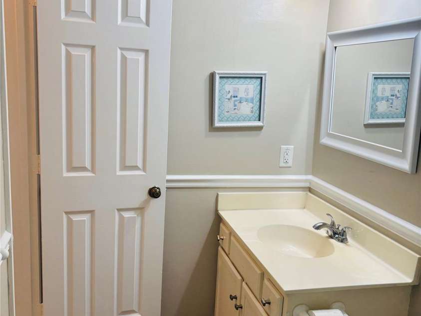 7115 Powder Mill Place, Charlotte, NC 28277.  MLS# CAR4422315, YatesRealty ID 35344. Secondary Bath