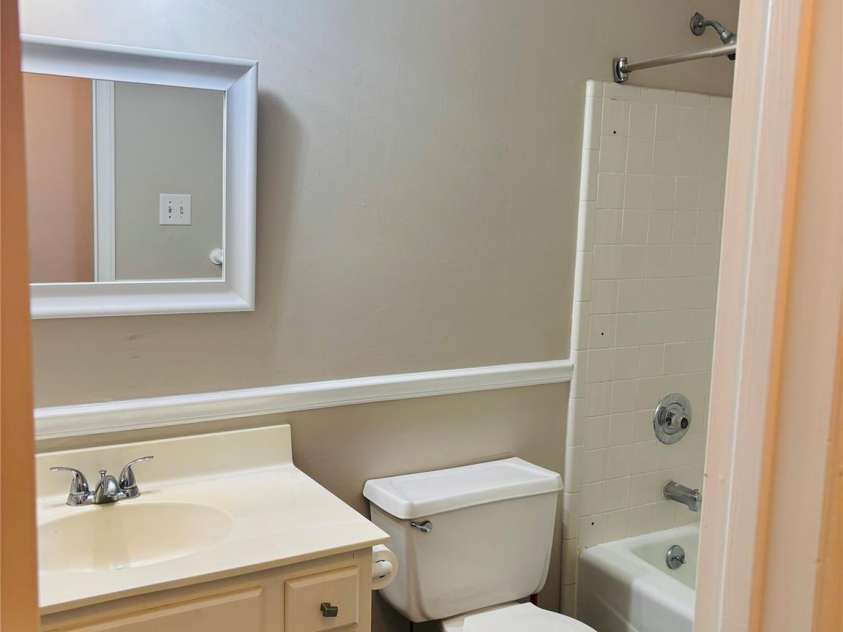 7115 Powder Mill Place, Charlotte, NC 28277.  MLS# CAR4422315, YatesRealty ID 35344. Secondary Bath