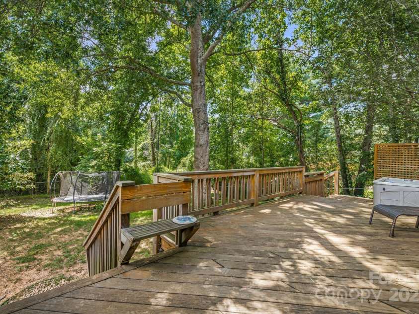 3 Trappers Run Drive, Asheville, NC 28805.  MLS# CAR4286329, YatesRealty ID 35345. Back deck
