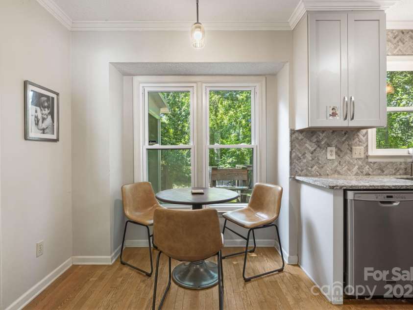 3 Trappers Run Drive, Asheville, NC 28805.  MLS# CAR4286329, YatesRealty ID 35345. Breakfast nook