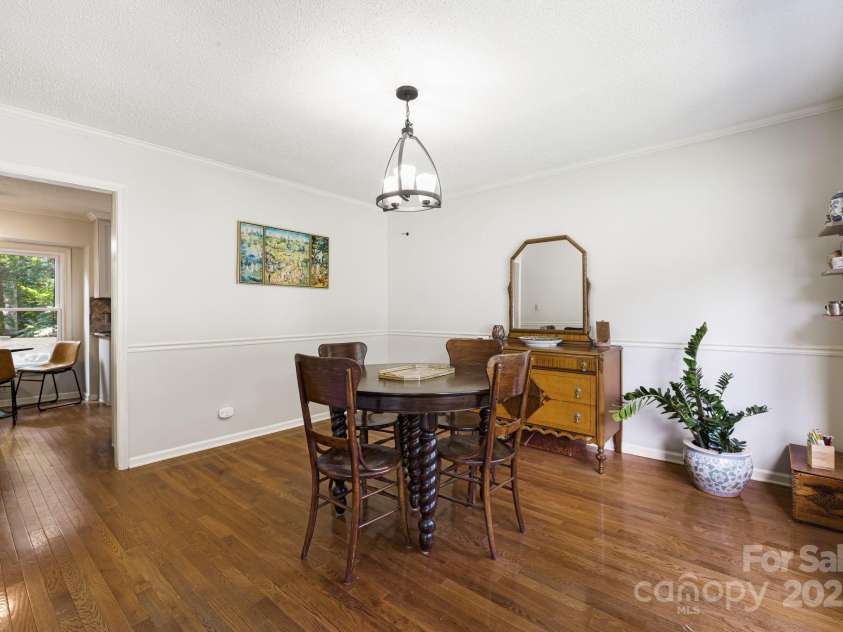 3 Trappers Run Drive, Asheville, NC 28805.  MLS# CAR4286329, YatesRealty ID 35345. Formal dining