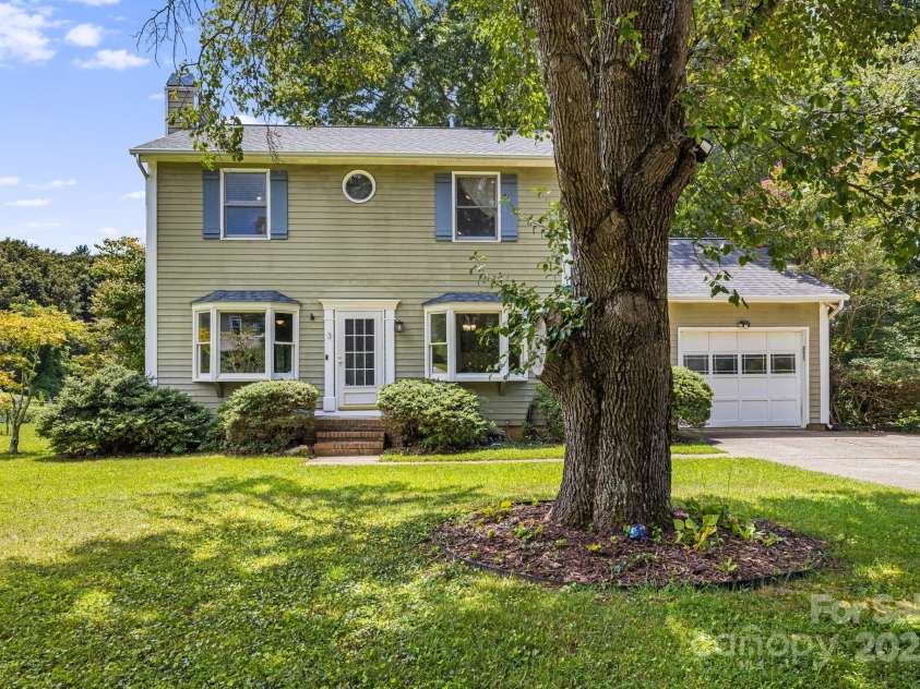 3 Trappers Run Drive, Asheville, NC 28805.  MLS# CAR4286329, YatesRealty ID 35345. Front of home with level yard