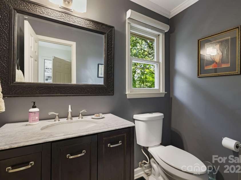 3 Trappers Run Drive, Asheville, NC 28805.  MLS# CAR4286329, YatesRealty ID 35345. Half bath on main floor