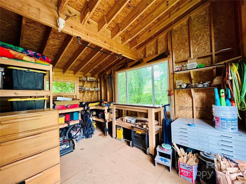 3 Trappers Run Drive, Asheville, NC 28805.  MLS# CAR4286329, YatesRealty ID 35345. Inside