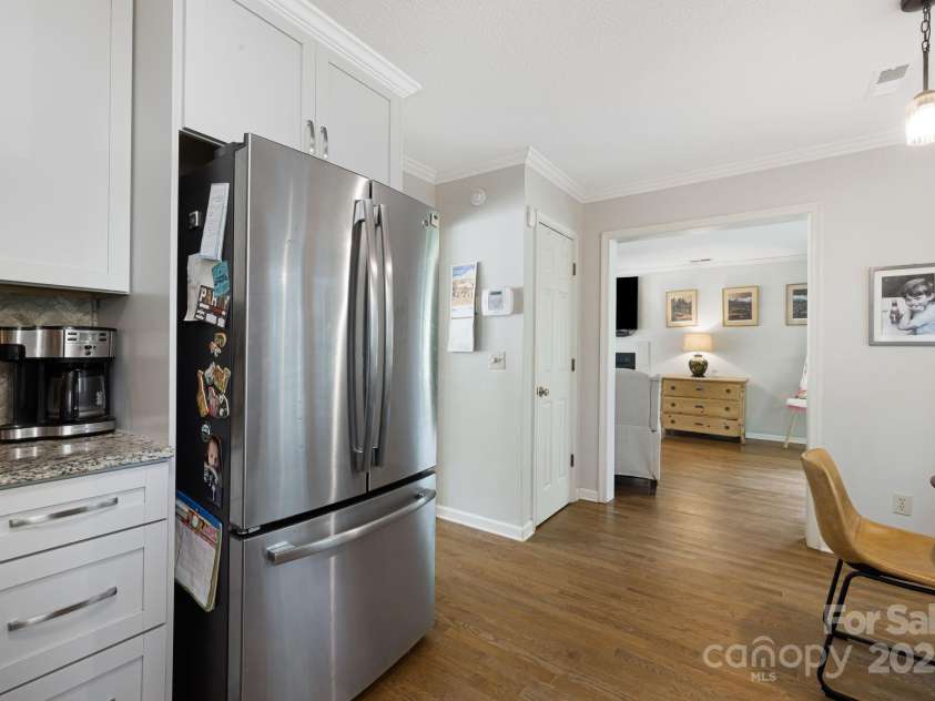 3 Trappers Run Drive, Asheville, NC 28805.  MLS# CAR4286329, YatesRealty ID 35345. Kitchen