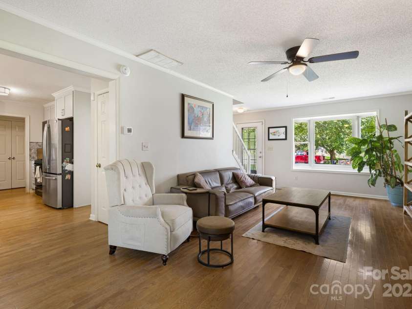 3 Trappers Run Drive, Asheville, NC 28805.  MLS# CAR4286329, YatesRealty ID 35345. Living room