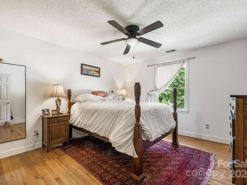 3 Trappers Run Drive, Asheville, NC 28805.  MLS# CAR4286329, YatesRealty ID 35345. Primary bedroom