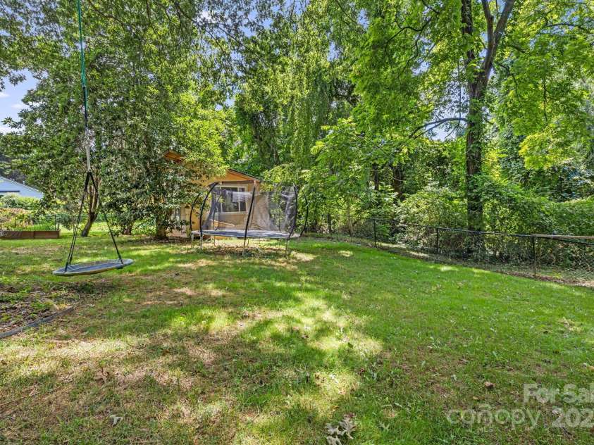 3 Trappers Run Drive, Asheville, NC 28805.  MLS# CAR4286329, YatesRealty ID 35345. Studio / workshop /shed