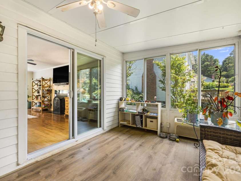 3 Trappers Run Drive, Asheville, NC 28805.  MLS# CAR4286329, YatesRealty ID 35345. Sun room