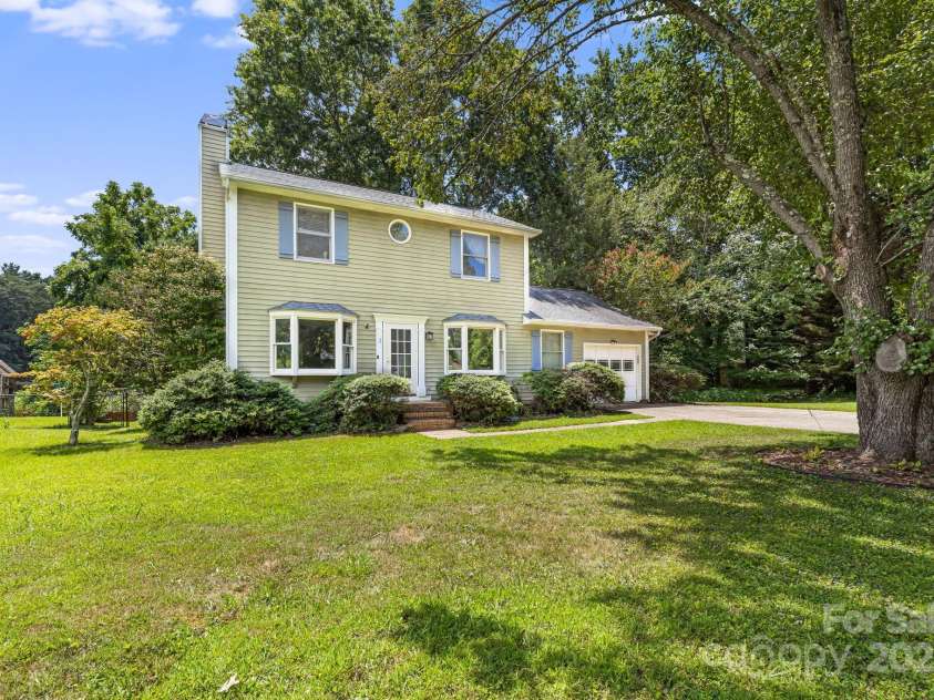 3 Trappers Run Drive, Asheville, NC 28805.  MLS# CAR4286329, YatesRealty ID 35345. Welcome!