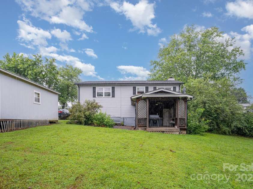 2006 Applegate Drive, Concord, NC 28027.  MLS# CAR4290983, YatesRealty ID 35346. 