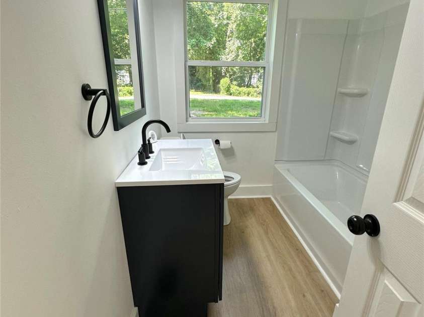 714 Apple Blossom Circle, Gastonia, NC 28052.  MLS# CAR4284114, YatesRealty ID 35347. Bathroom 