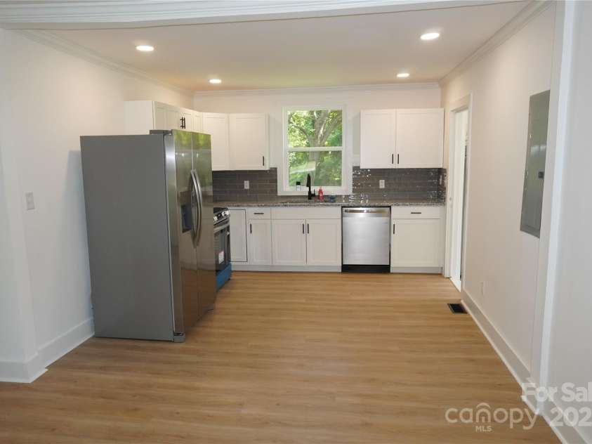 714 Apple Blossom Circle, Gastonia, NC 28052.  MLS# CAR4284114, YatesRealty ID 35347. Kitchen