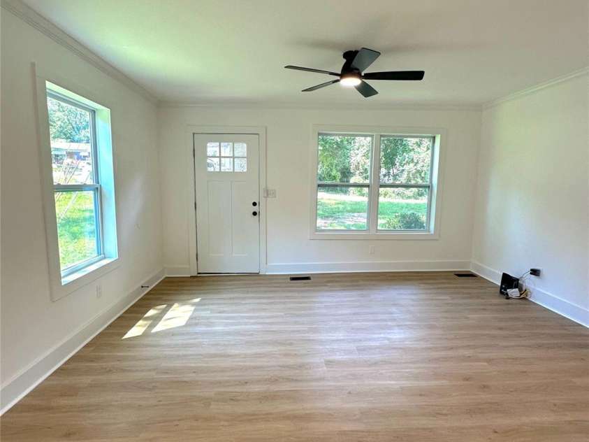 714 Apple Blossom Circle, Gastonia, NC 28052.  MLS# CAR4284114, YatesRealty ID 35347. Living Room