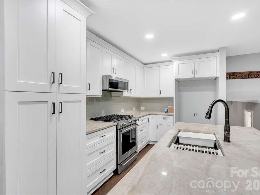 1825 Winfield Drive, Monroe, NC 28110.  MLS# CAR4364944, YatesRealty ID 35348. Main level kitchen