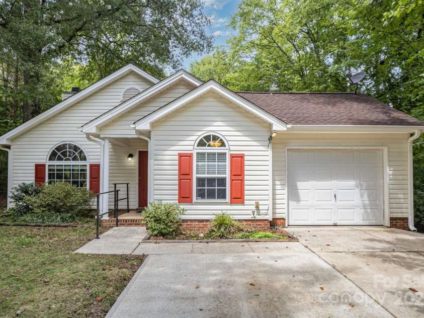 7216 Flodden Field Court, Charlotte, NC 28217.  MLS# CAR4290788, YatesRealty ID 35348. 