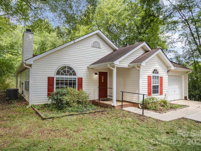 7216 Flodden Field Court, Charlotte, NC 28217.  MLS# CAR4290788, YatesRealty ID 35348. 