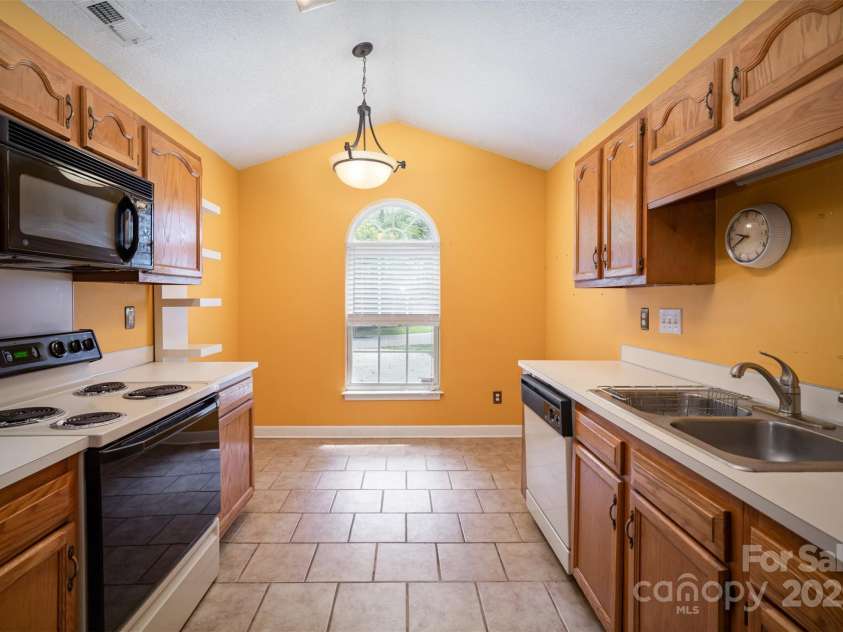 7216 Flodden Field Court, Charlotte, NC 28217.  MLS# CAR4290788, YatesRealty ID 35348. 