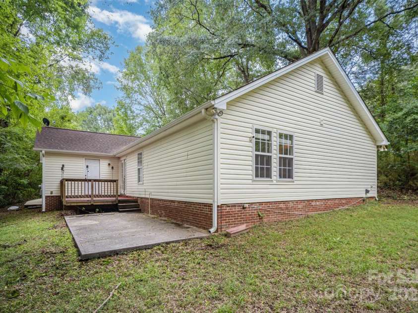 7216 Flodden Field Court, Charlotte, NC 28217.  MLS# CAR4290788, YatesRealty ID 35348. 