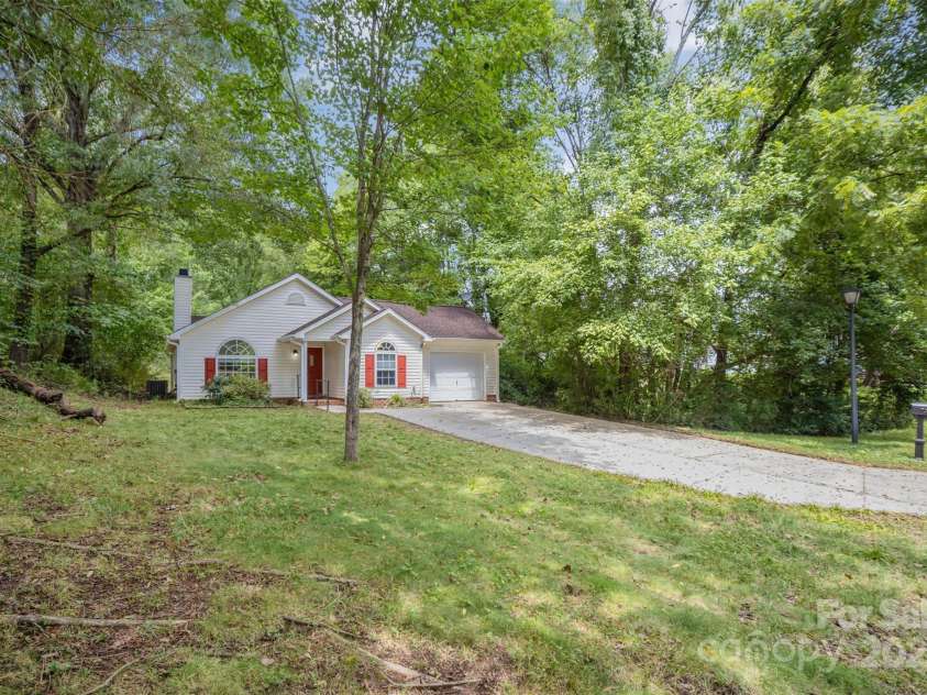7216 Flodden Field Court, Charlotte, NC 28217.  MLS# CAR4290788, YatesRealty ID 35348. 