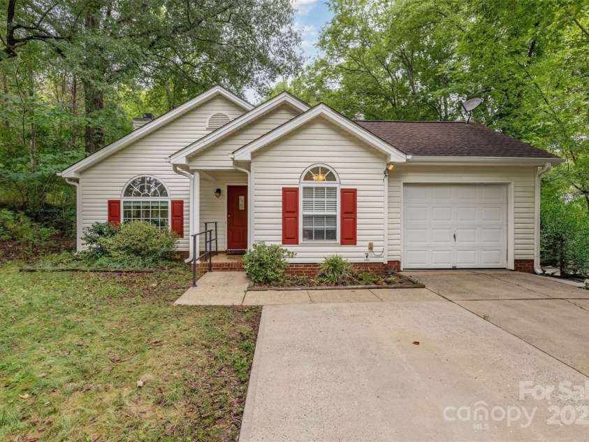 7216 Flodden Field Court, Charlotte, NC 28217.  MLS# CAR4290788, YatesRealty ID 35348. 