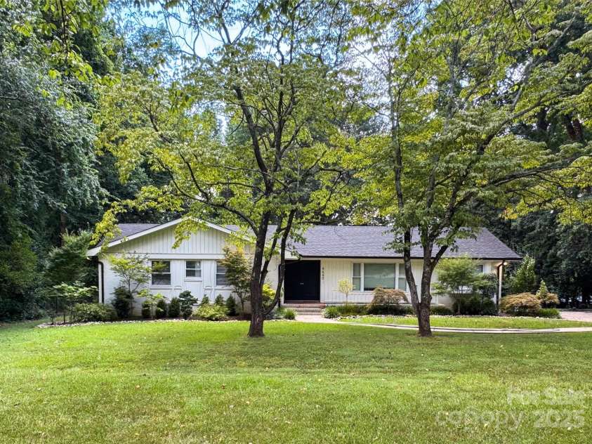4640 Town and Country Drive, Charlotte, NC 28226.  MLS# CAR4290109, YatesRealty ID 35349. 