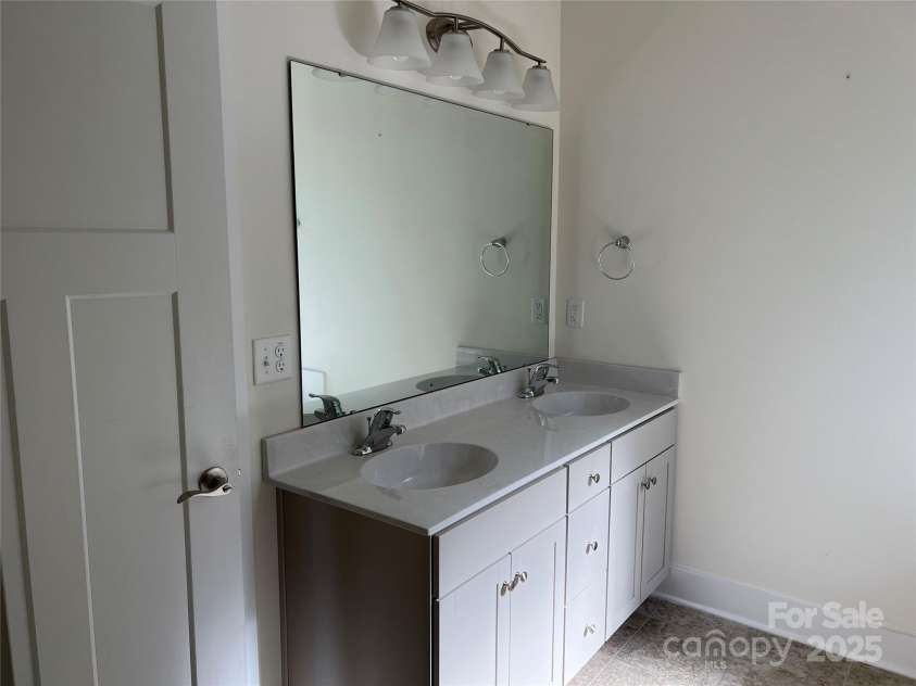 105 Water Leaf Drive, Weaverville, NC 28787.  MLS# CAR4240720, YatesRealty ID 3535. Primary bathroom