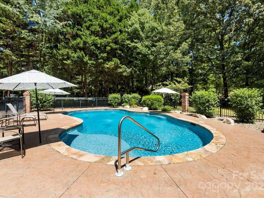 20209 Floral Lane, Cornelius, NC 28031.  MLS# CAR4282290, YatesRealty ID 35350. 