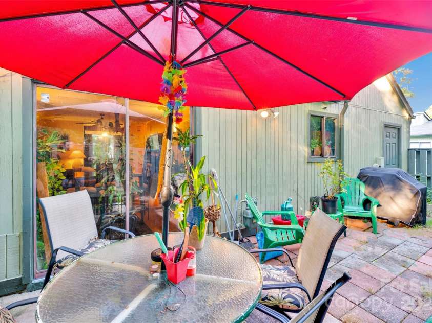 6109 Bent Tree Court, Charlotte, NC 28212.  MLS# CAR4292196, YatesRealty ID 35352. Back Patio from the Kitchen