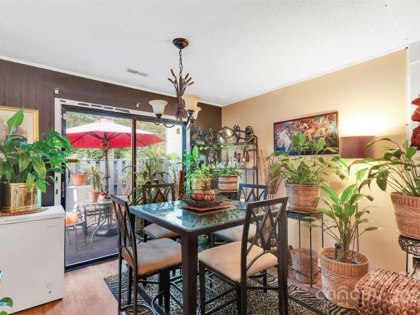 6109 Bent Tree Court, Charlotte, NC 28212.  MLS# CAR4292196, YatesRealty ID 35352. Dining