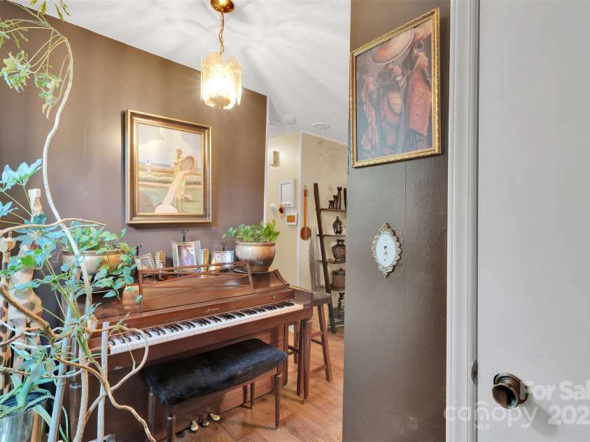 6109 Bent Tree Court, Charlotte, NC 28212.  MLS# CAR4292196, YatesRealty ID 35352. Doorway