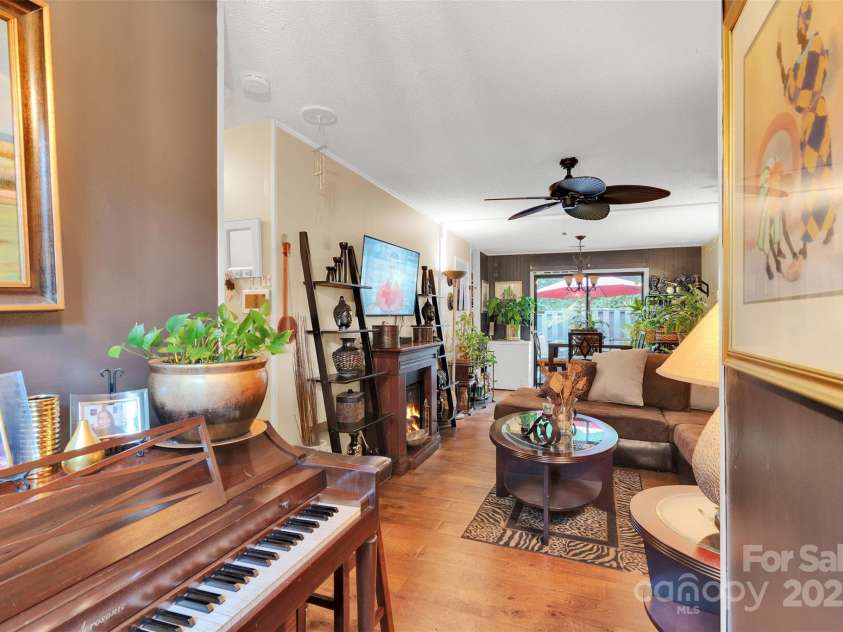 6109 Bent Tree Court, Charlotte, NC 28212.  MLS# CAR4292196, YatesRealty ID 35352. Doorway