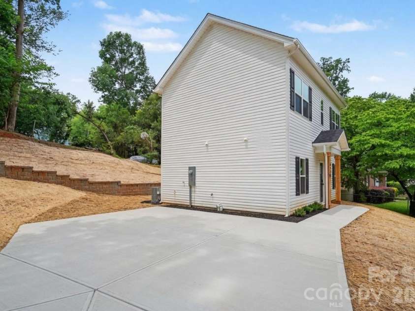 327 Whispering Pines Drive, Charlotte, NC 28217.  MLS# CAR4397862, YatesRealty ID 35353. 