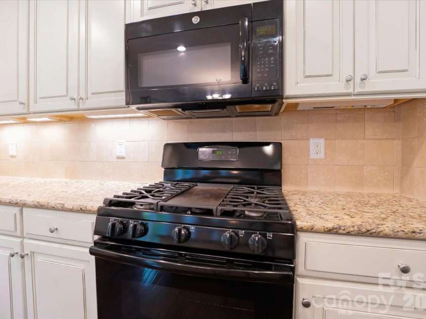 278 Almora Loop, Mooresville, NC 28115.  MLS# CAR4390826, YatesRealty ID 35356. Gas stove!