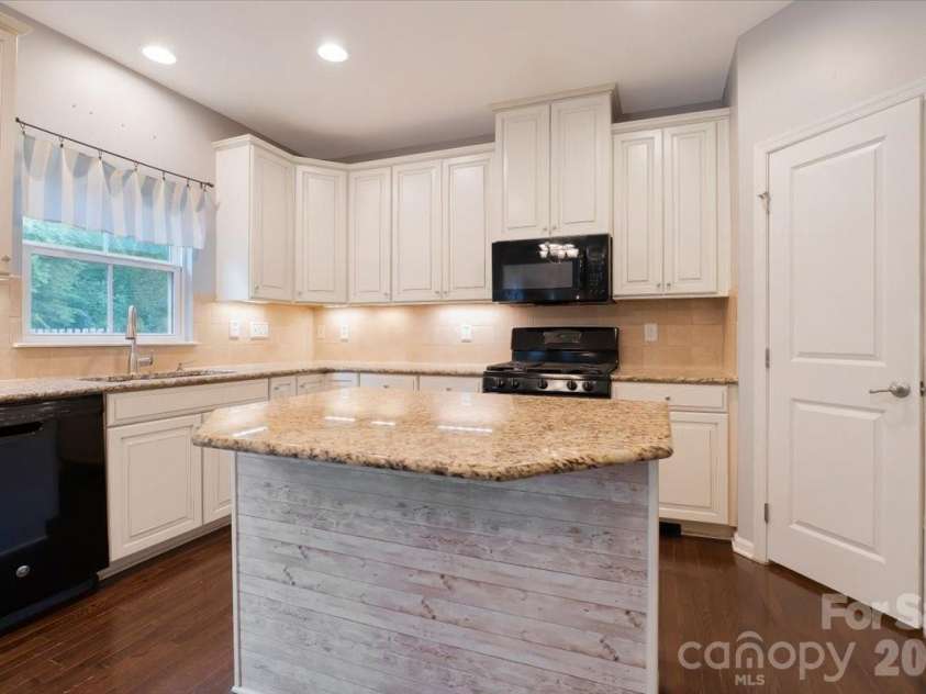 278 Almora Loop, Mooresville, NC 28115.  MLS# CAR4390826, YatesRealty ID 35356. Open kitchen with Island