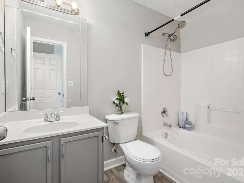 1776 Rosewell Drive, Rock Hill, SC 29732.  MLS# CAR4283628, YatesRealty ID 35357. En-suite